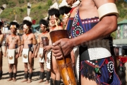 Danse rituelle et corne a boire - hornbill festival Nagaland - Inde