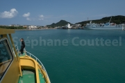 Bateau de plongee de retour au port - Okinawa