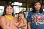 Jean Baptiste et Jacona avec le bebe - Guyane