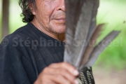 Renaud Sakeu avec les plumes de hocco pour les fleches  -Guyane